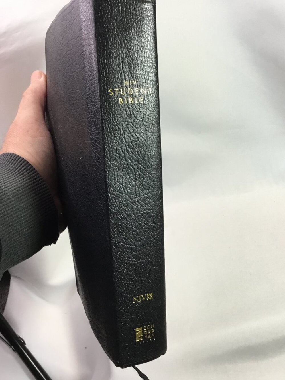 The Student Bible NIV New International Version Black Bonded Leather Gold Gild